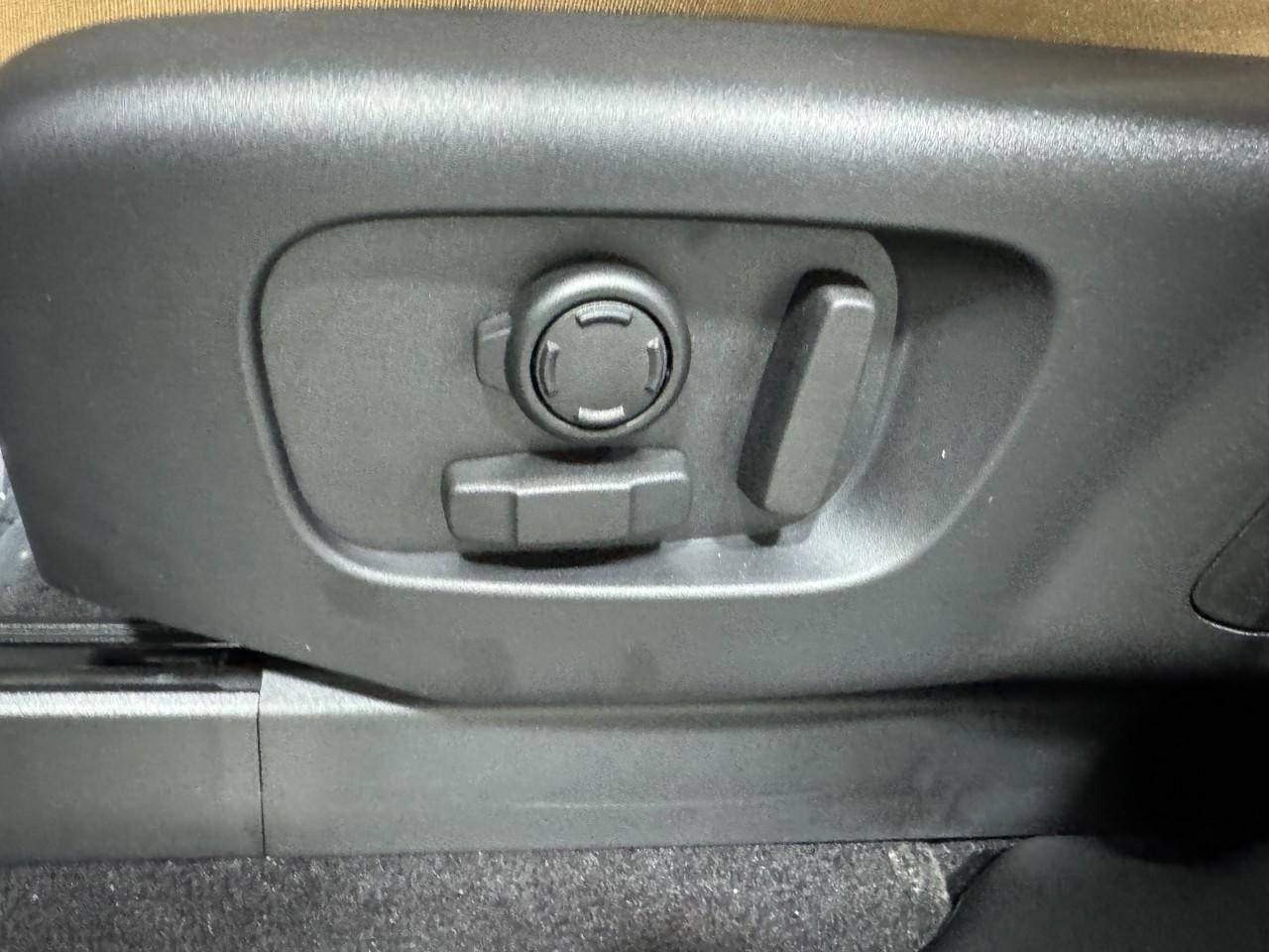 Land Rover Discovery Vehicle Full-screen Gallery Image 29