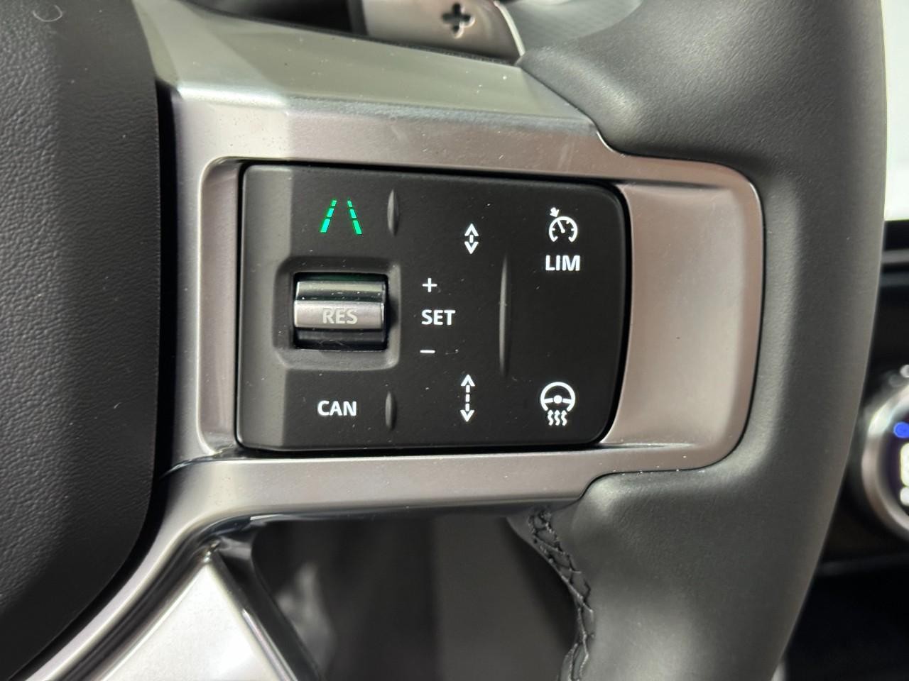 Land Rover Discovery Vehicle Full-screen Gallery Image 32