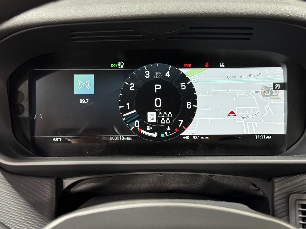 Land Rover Discovery Vehicle Full-screen Gallery Image 33