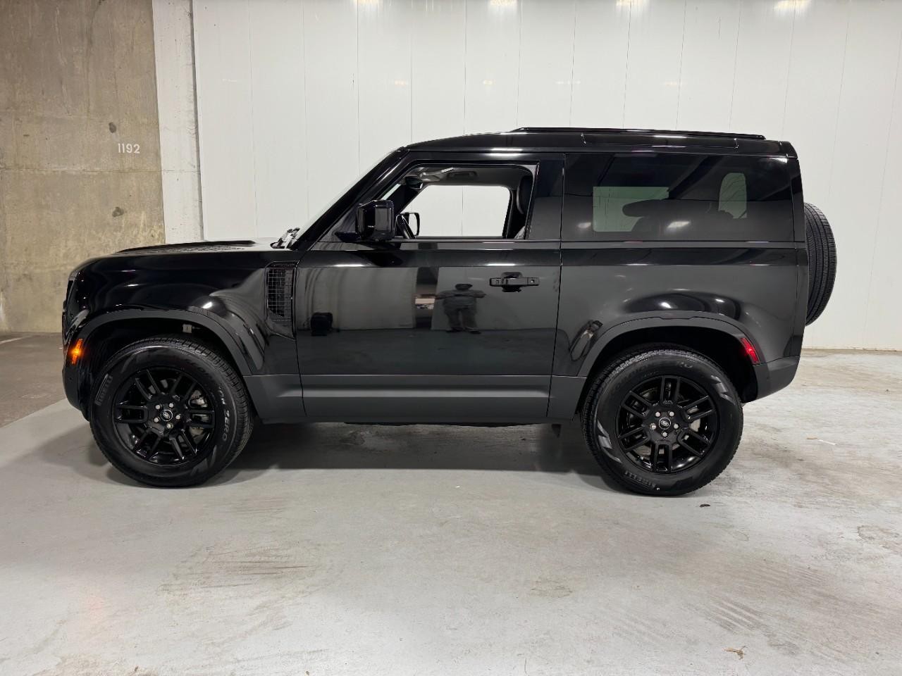 Land Rover Defender Vehicle Full-screen Gallery Image 2