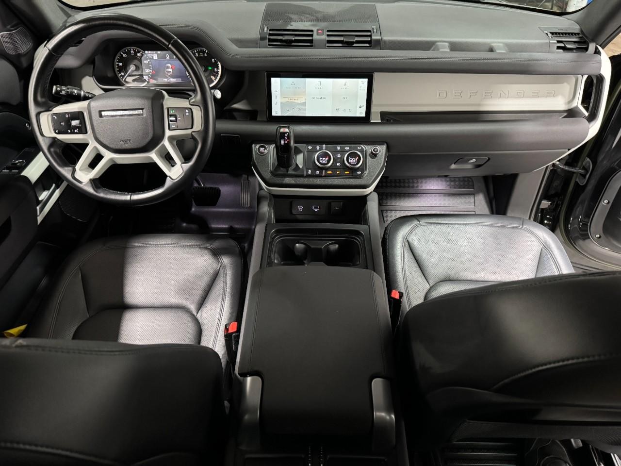 Land Rover Defender Vehicle Full-screen Gallery Image 11