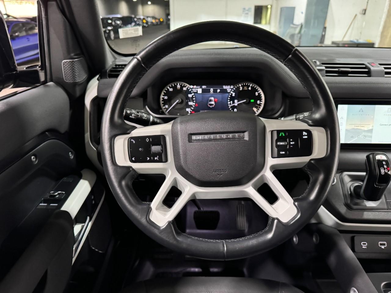 Land Rover Defender Vehicle Full-screen Gallery Image 12