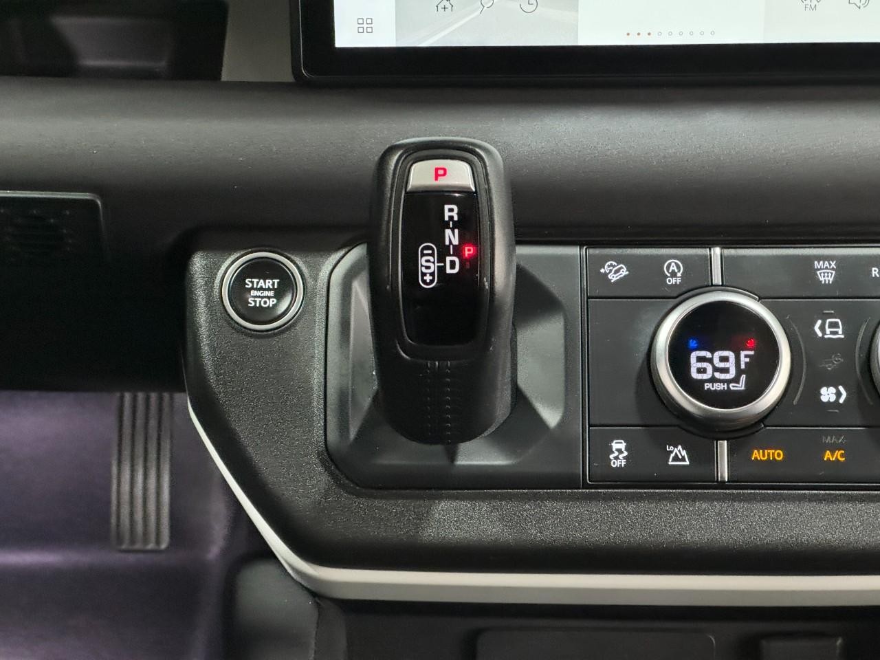 Land Rover Defender Vehicle Full-screen Gallery Image 15