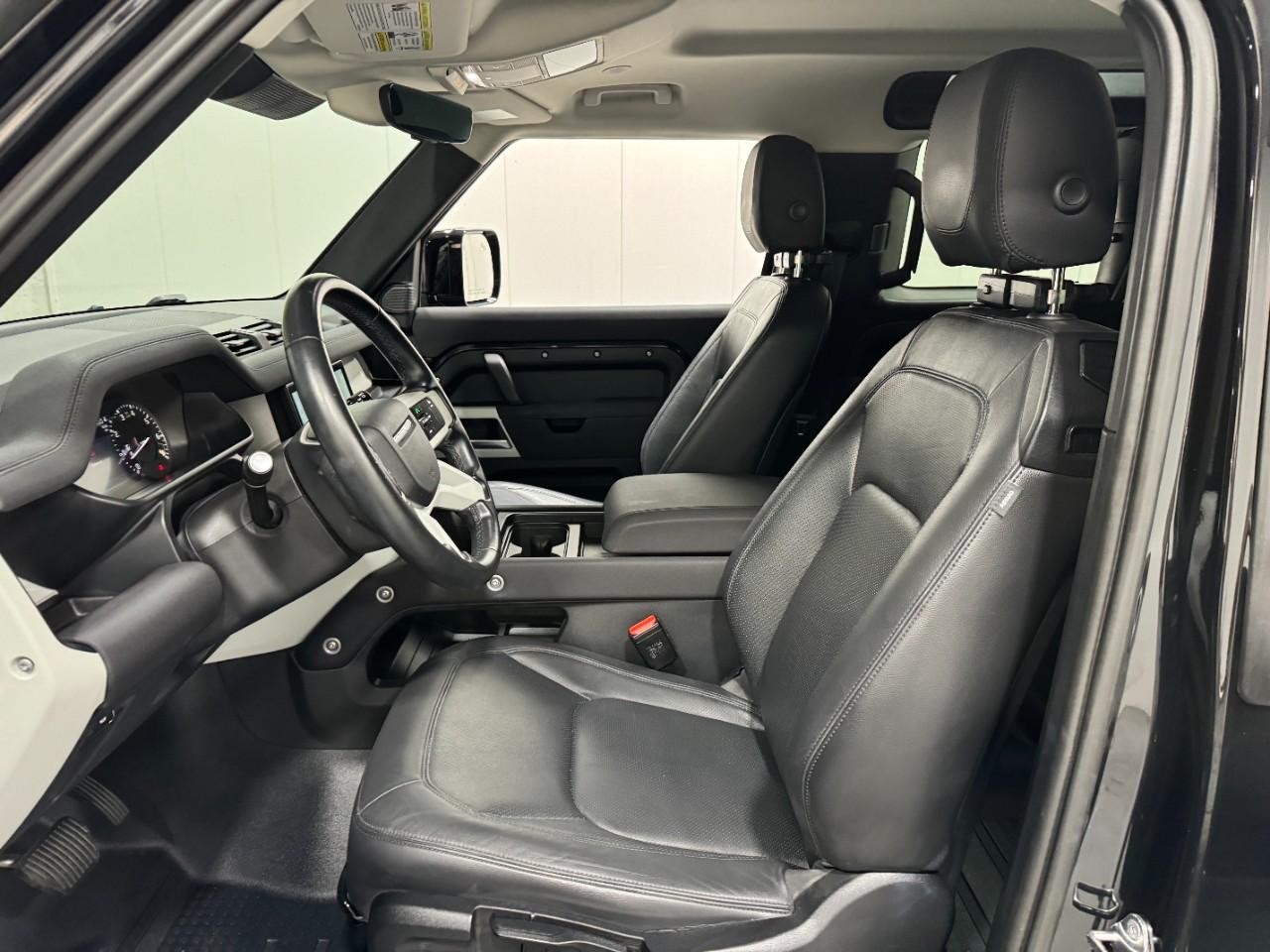 Land Rover Defender Vehicle Full-screen Gallery Image 23