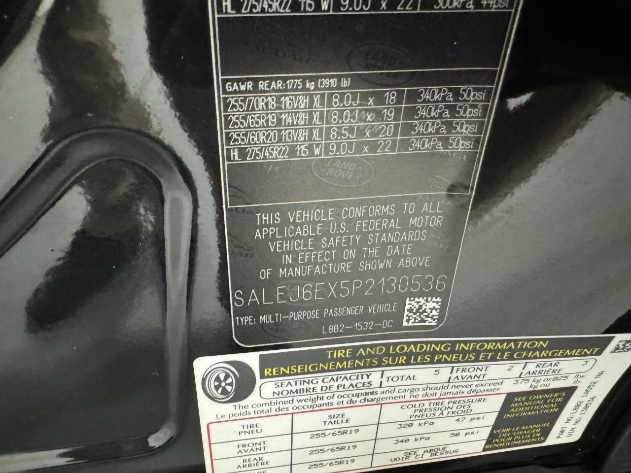 Land Rover Defender Vehicle Full-screen Gallery Image 31