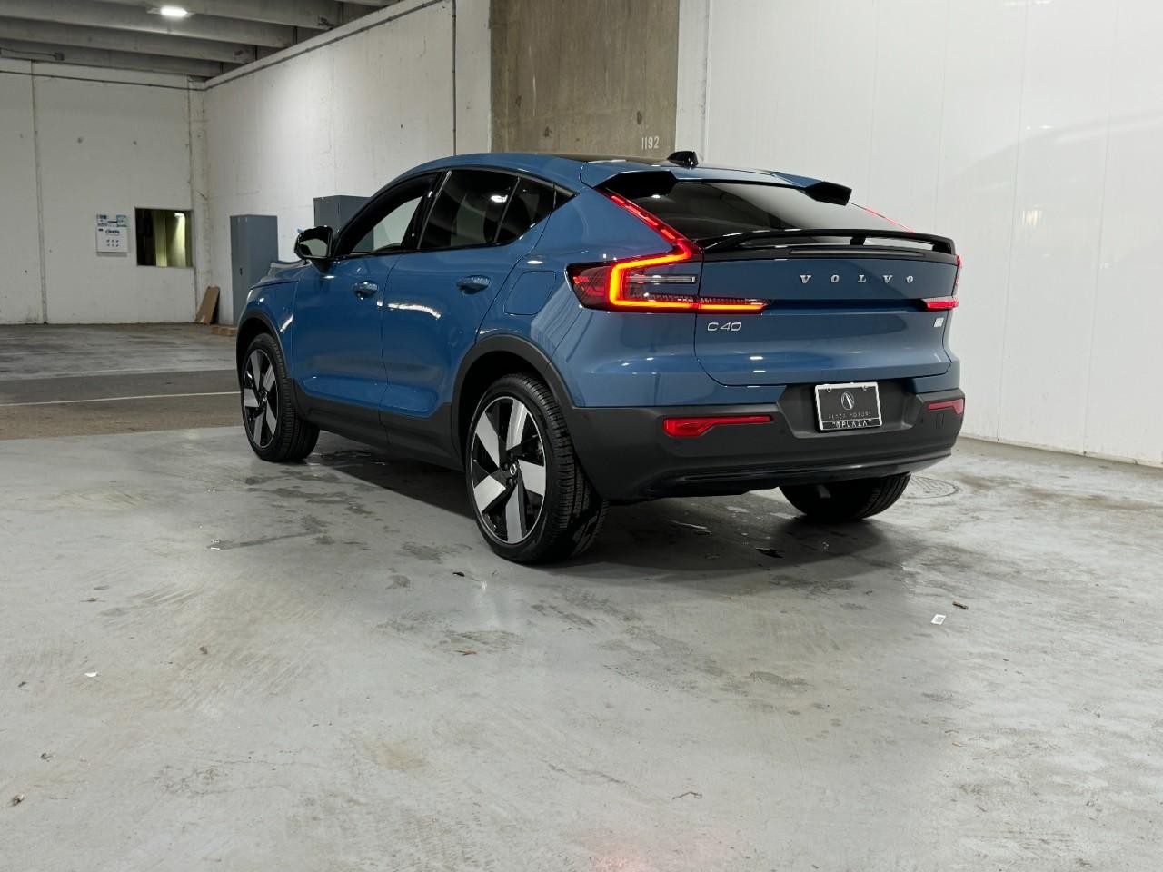 Volvo C40 Recharge Pure Electric Vehicle Full-screen Gallery Image 3