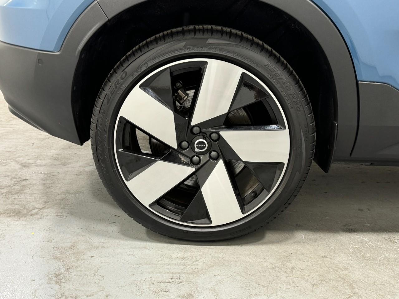 Volvo C40 Recharge Pure Electric Vehicle Full-screen Gallery Image 5