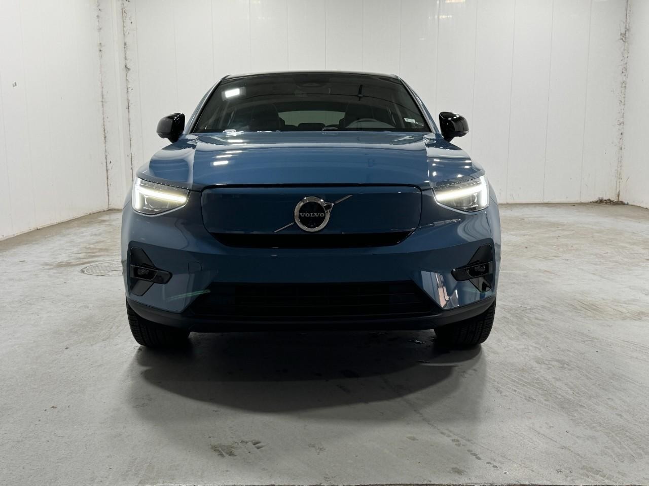 Volvo C40 Recharge Pure Electric Vehicle Full-screen Gallery Image 7