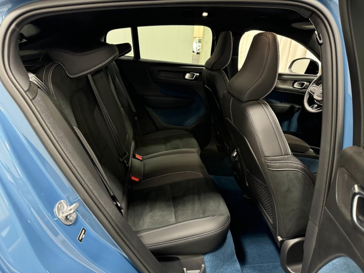 Volvo C40 Recharge Pure Electric Vehicle Full-screen Gallery Image 10