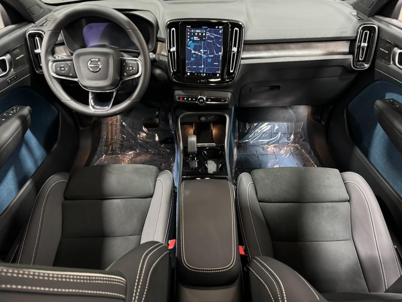 Volvo C40 Recharge Pure Electric Vehicle Full-screen Gallery Image 12