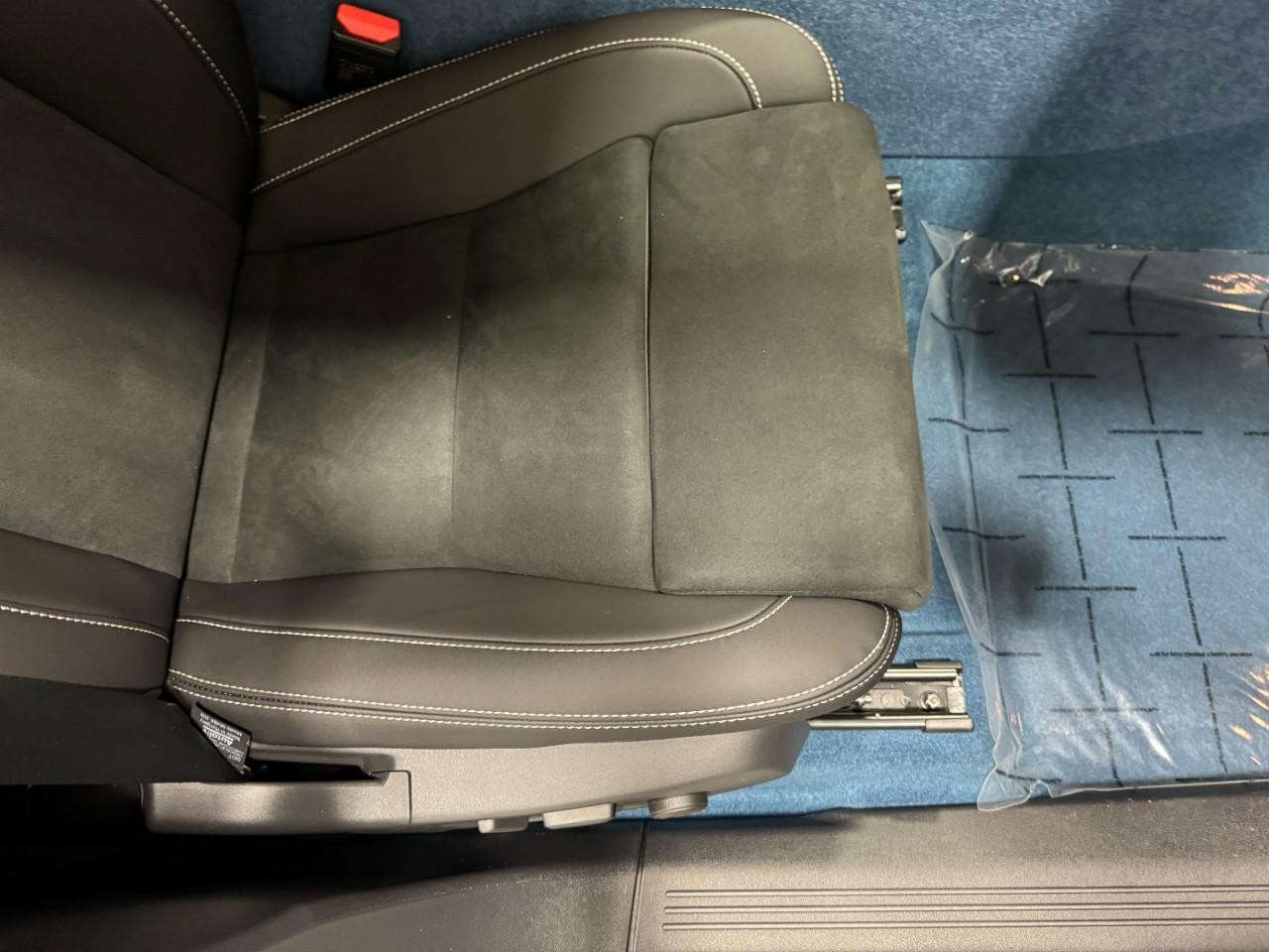 Volvo C40 Recharge Pure Electric Vehicle Full-screen Gallery Image 19