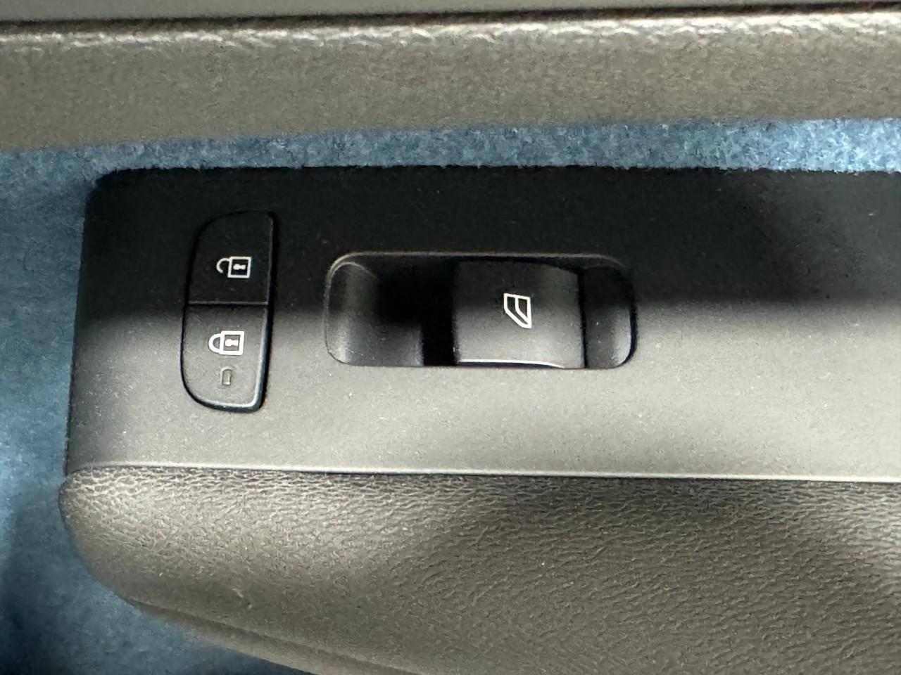 Volvo C40 Recharge Pure Electric Vehicle Full-screen Gallery Image 22