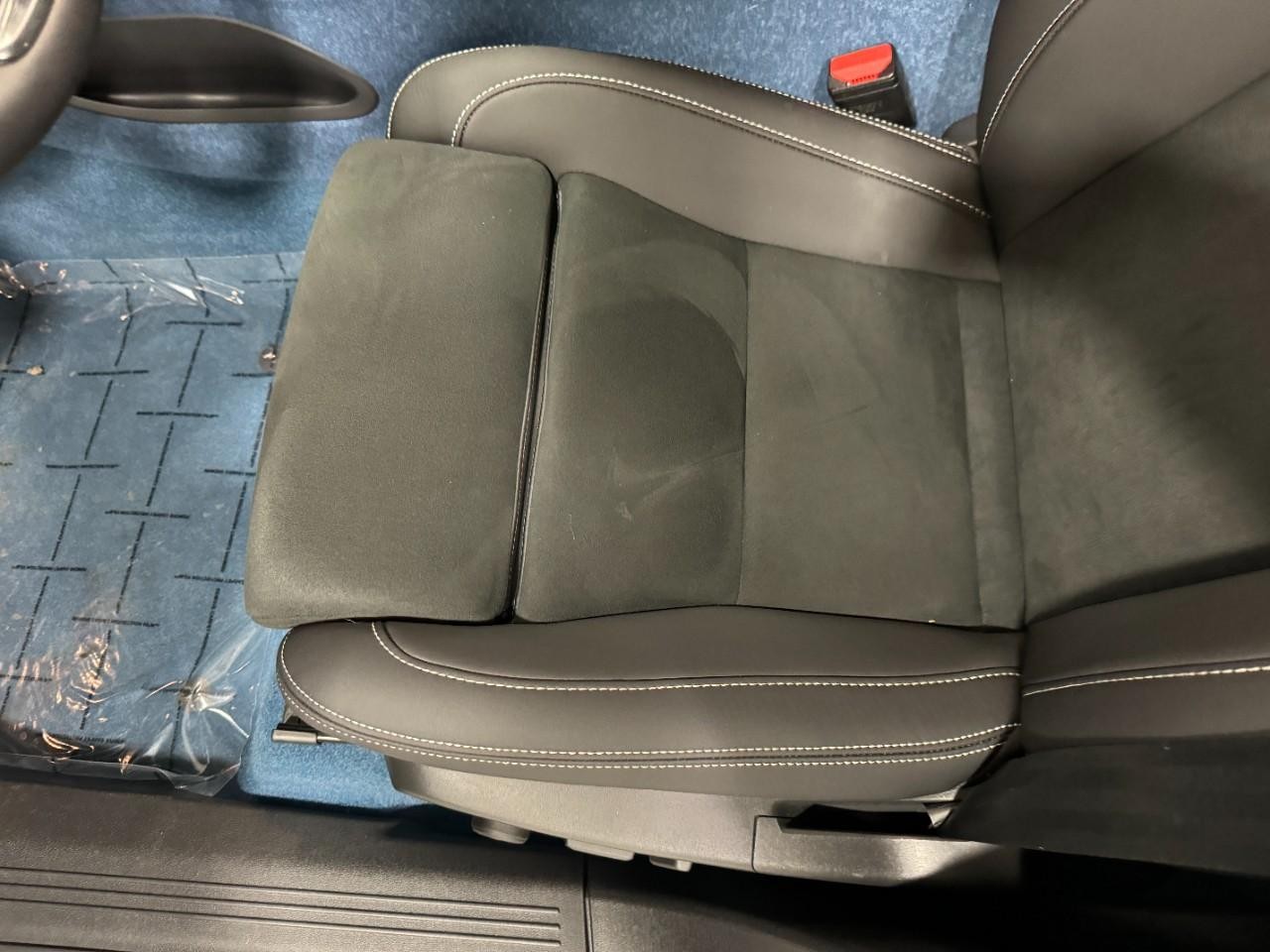 Volvo C40 Recharge Pure Electric Vehicle Full-screen Gallery Image 26