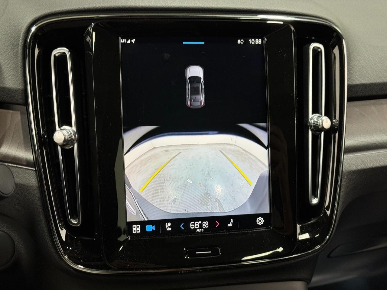 Volvo C40 Recharge Pure Electric Vehicle Full-screen Gallery Image 32