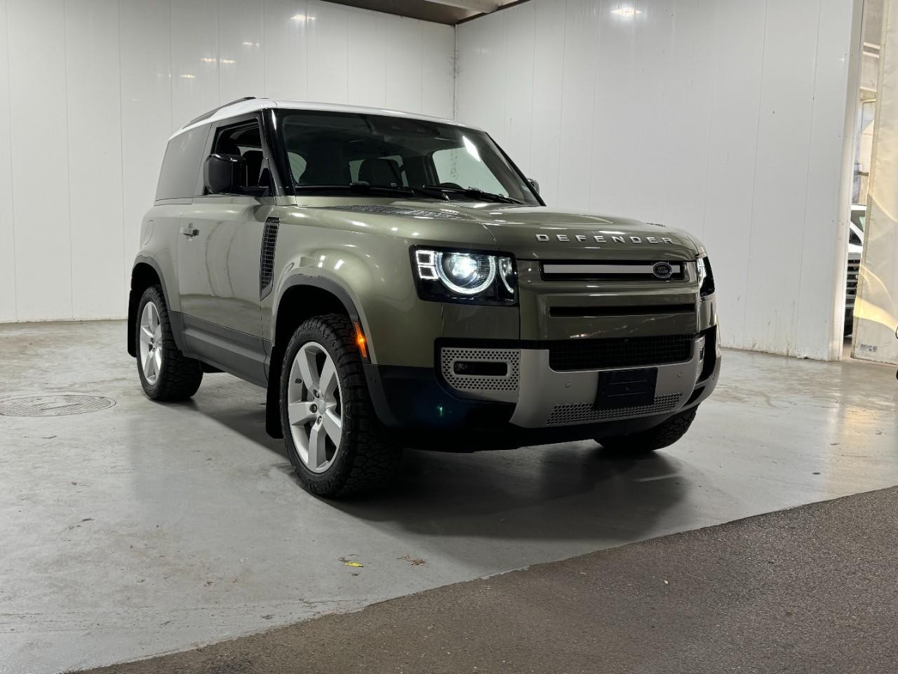 Land Rover Defender Vehicle Full-screen Gallery Image 6