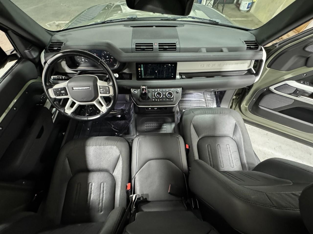 Land Rover Defender Vehicle Full-screen Gallery Image 11