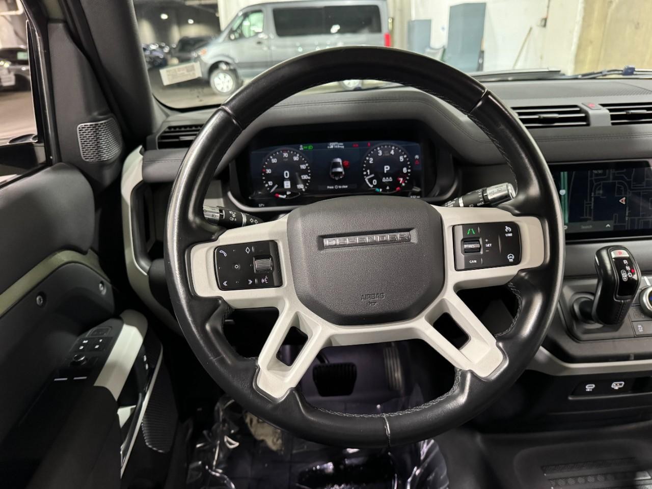 Land Rover Defender Vehicle Full-screen Gallery Image 12