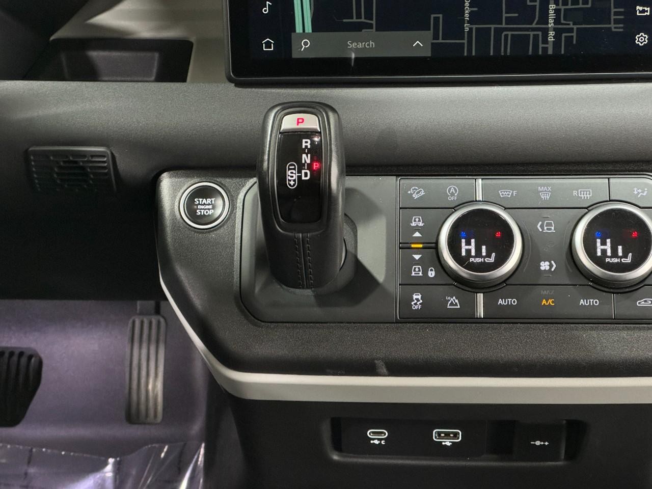 Land Rover Defender Vehicle Full-screen Gallery Image 15