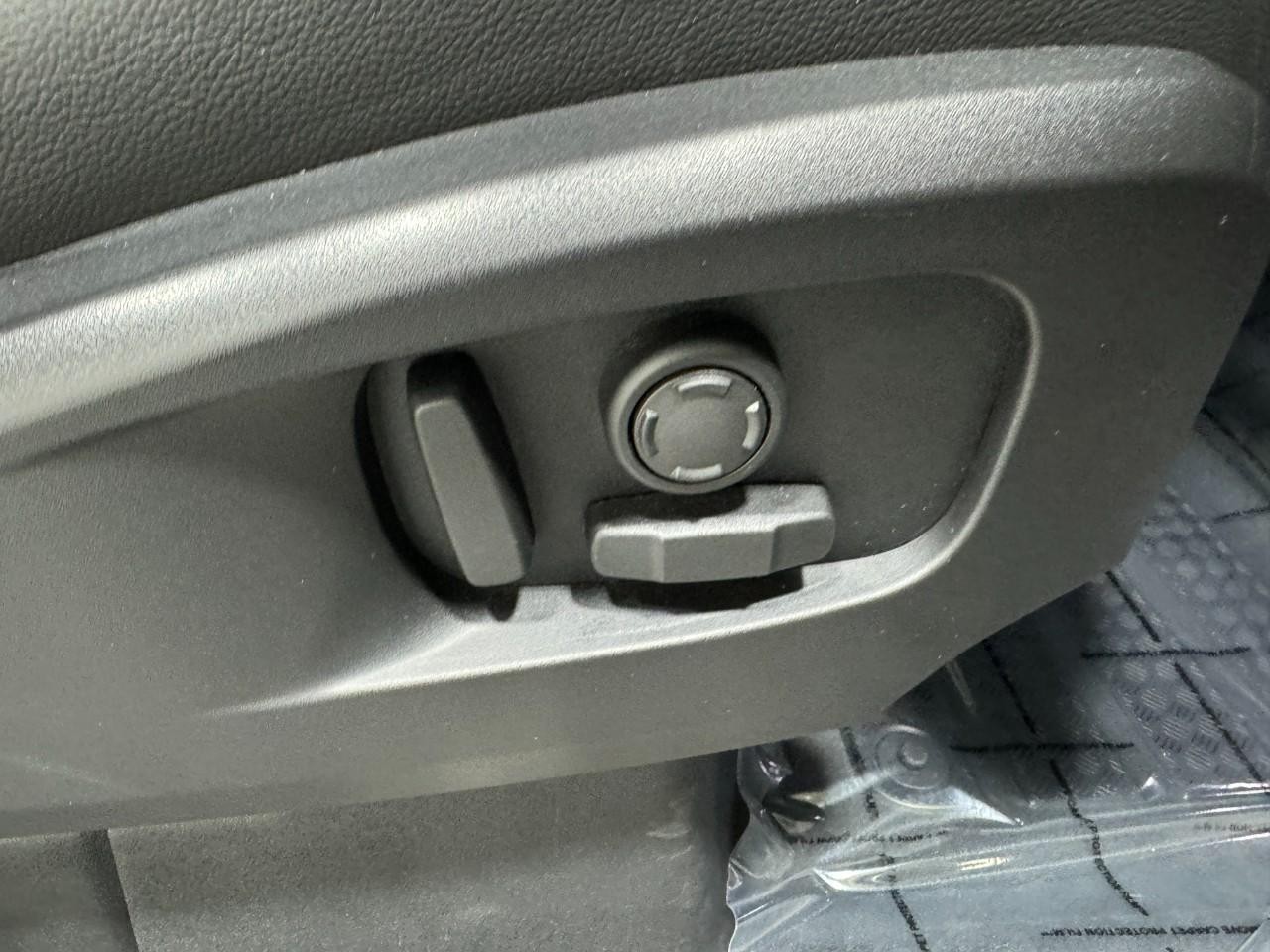 Land Rover Defender Vehicle Full-screen Gallery Image 19