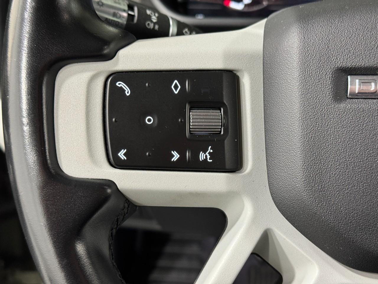 Land Rover Defender Vehicle Full-screen Gallery Image 28