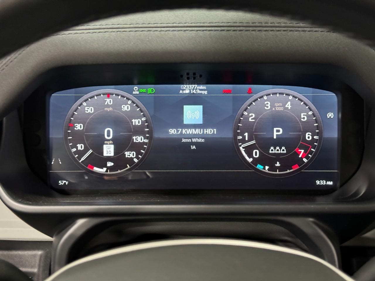 Land Rover Defender Vehicle Full-screen Gallery Image 30