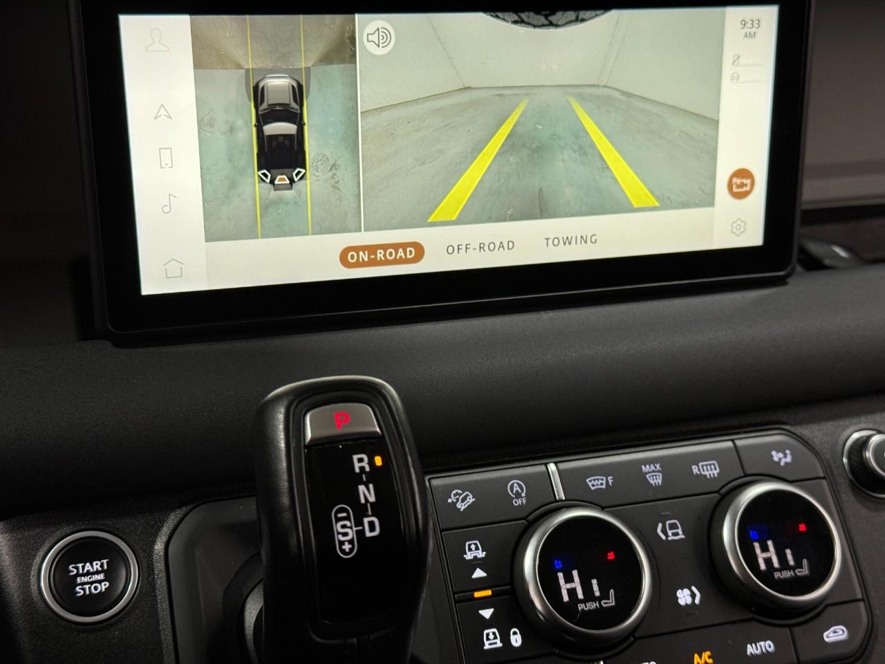 Land Rover Defender Vehicle Full-screen Gallery Image 31