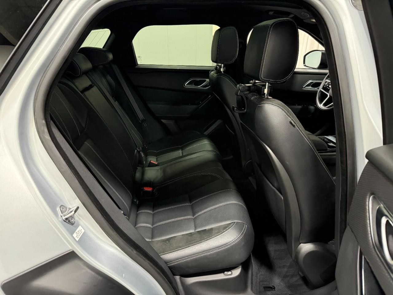 Land Rover Range Rover Velar Vehicle Full-screen Gallery Image 10