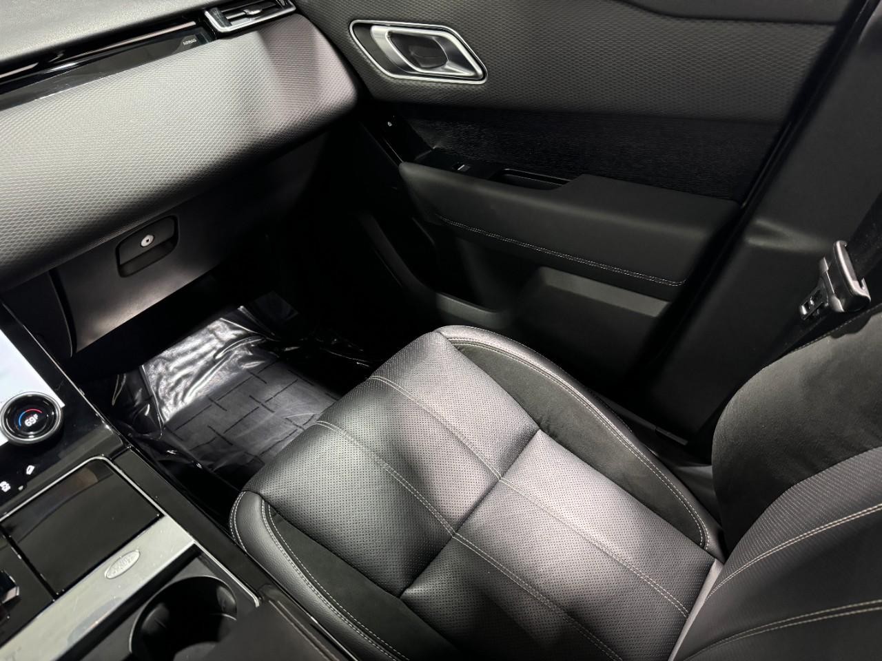 Land Rover Range Rover Velar Vehicle Full-screen Gallery Image 18