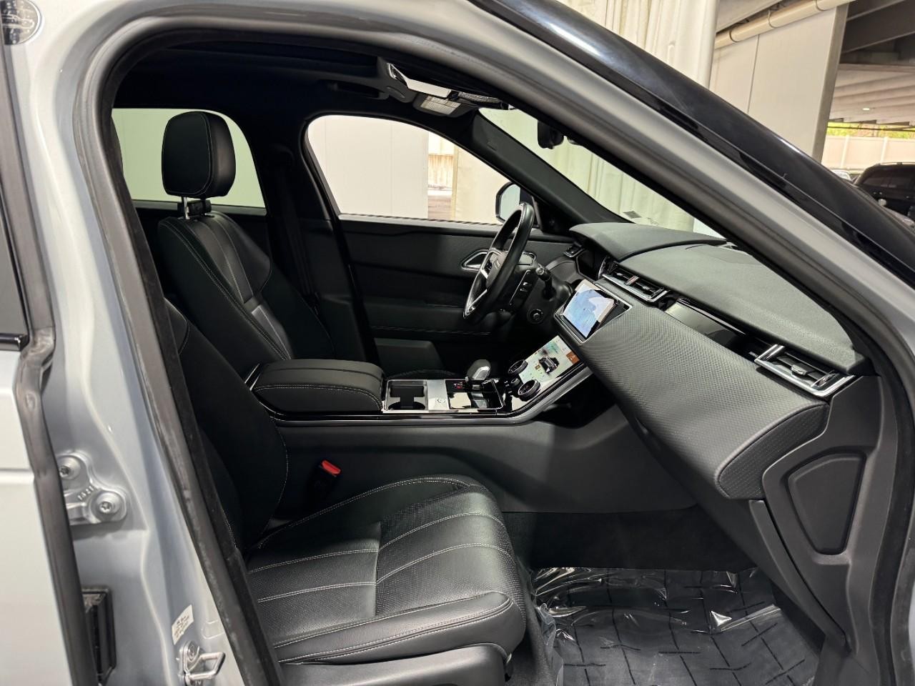 Land Rover Range Rover Velar Vehicle Full-screen Gallery Image 19