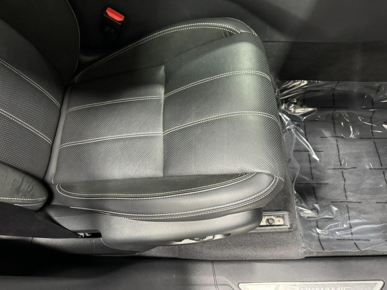 Land Rover Range Rover Velar Vehicle Full-screen Gallery Image 20