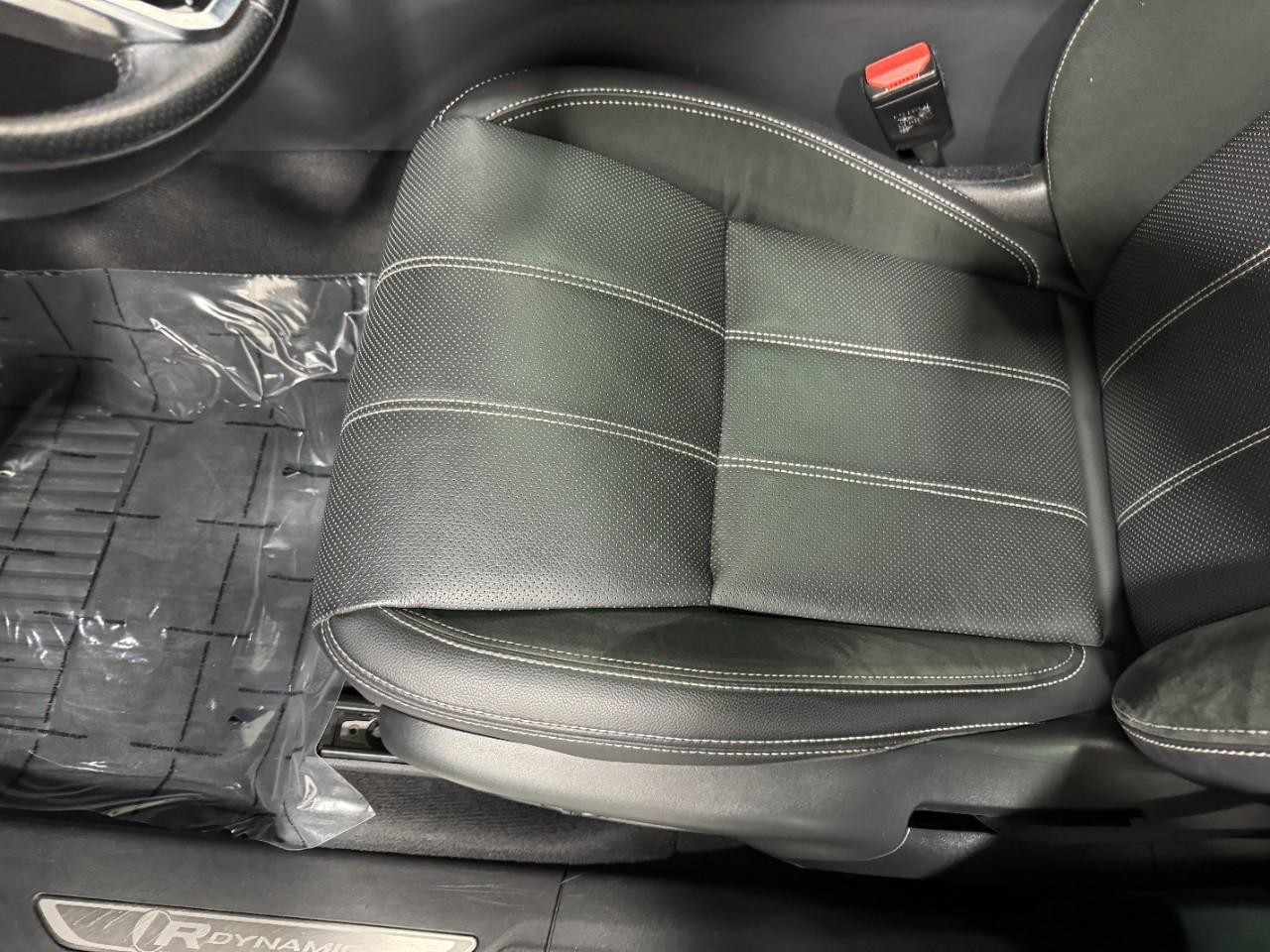 Land Rover Range Rover Velar Vehicle Full-screen Gallery Image 28