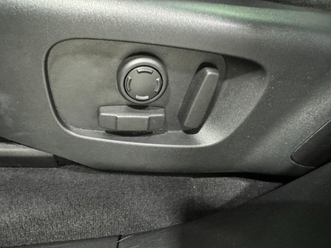 Land Rover Range Rover Velar Vehicle Full-screen Gallery Image 29