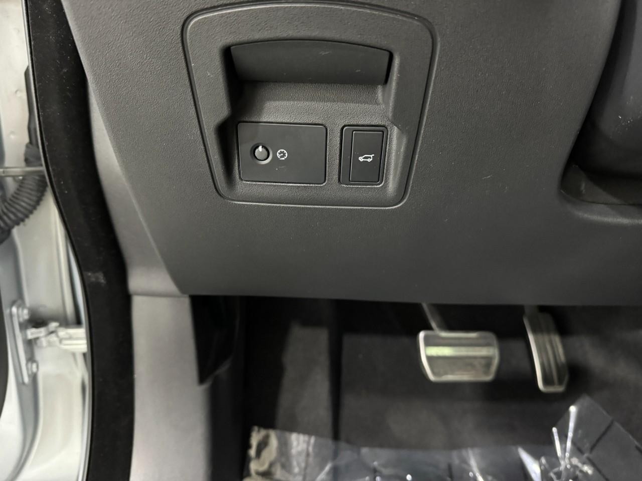 Land Rover Range Rover Velar Vehicle Full-screen Gallery Image 30