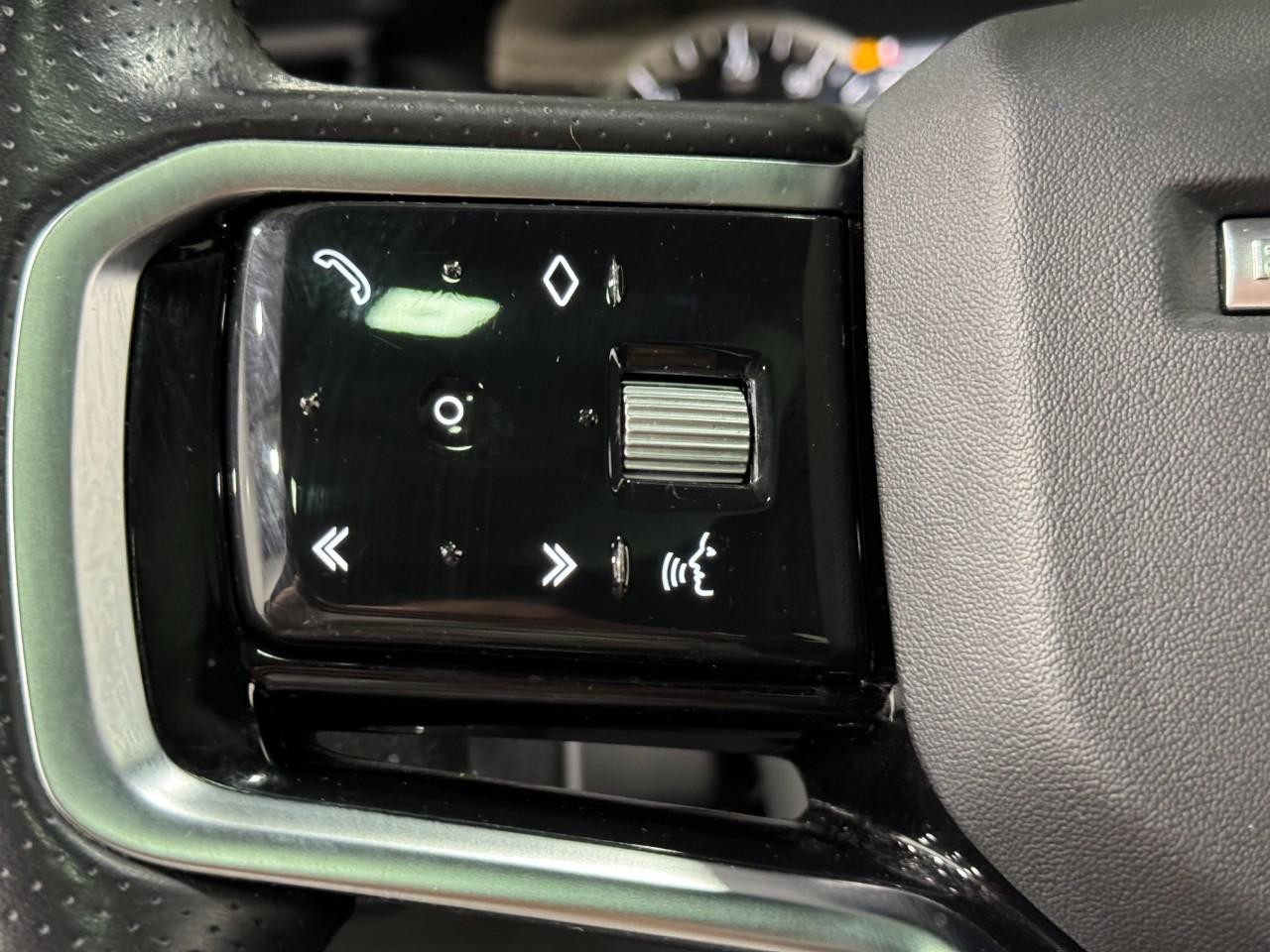 Land Rover Range Rover Velar Vehicle Full-screen Gallery Image 31