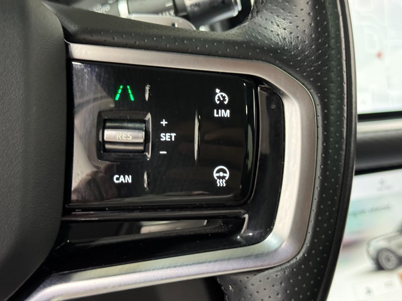 Land Rover Range Rover Velar Vehicle Full-screen Gallery Image 32