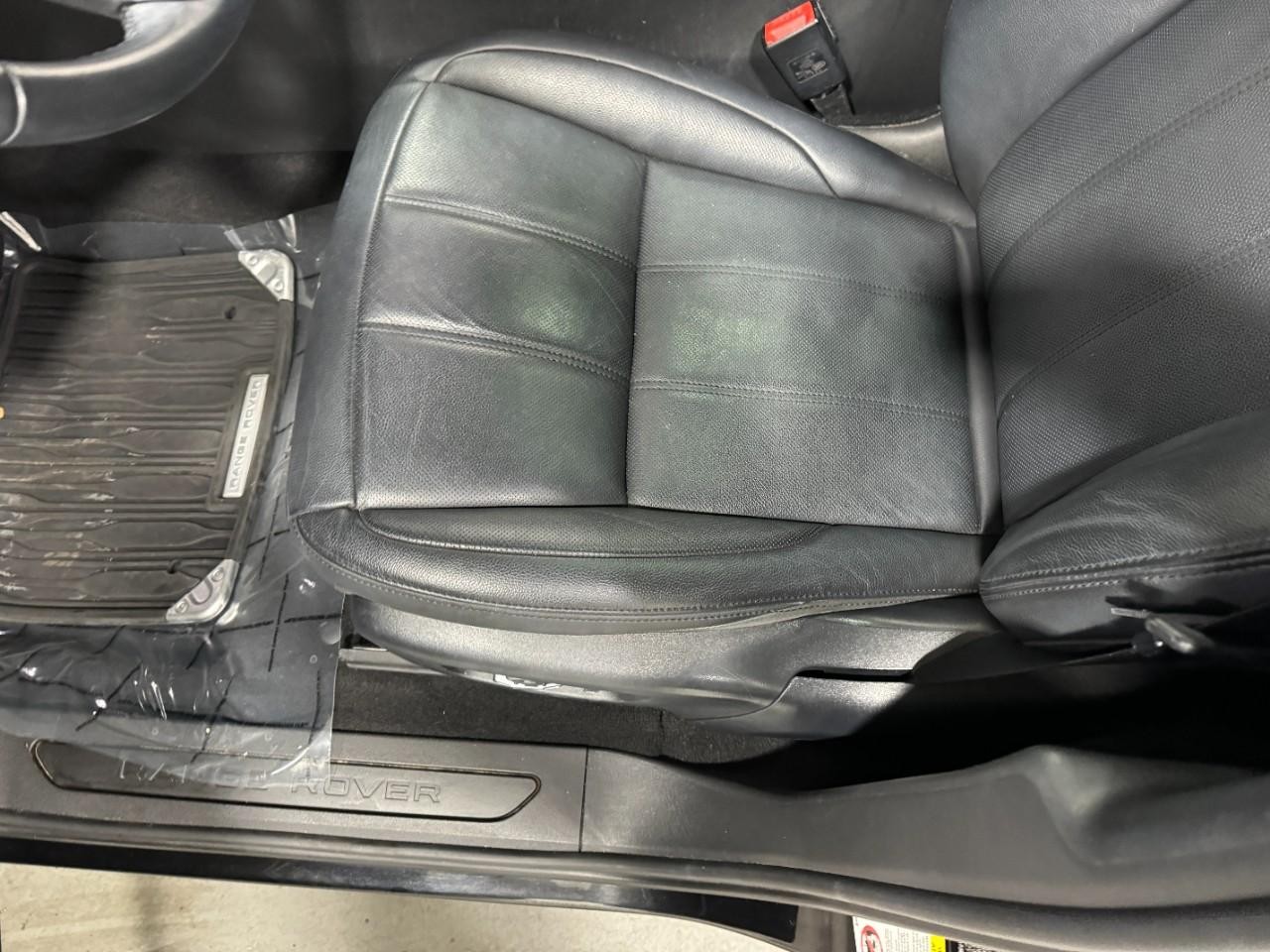 Land Rover Range Rover Evoque Vehicle Full-screen Gallery Image 17