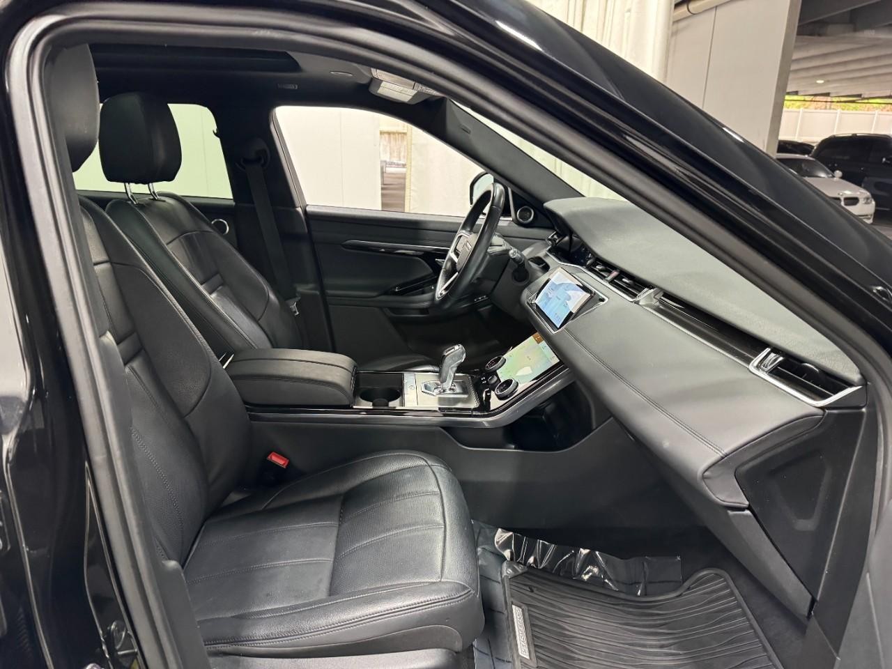 Land Rover Range Rover Evoque Vehicle Full-screen Gallery Image 18