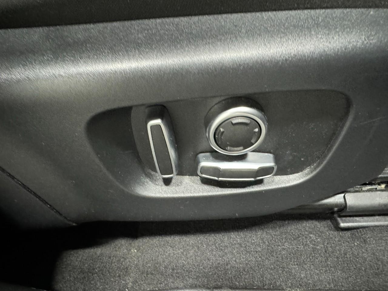 Land Rover Range Rover Evoque Vehicle Full-screen Gallery Image 20