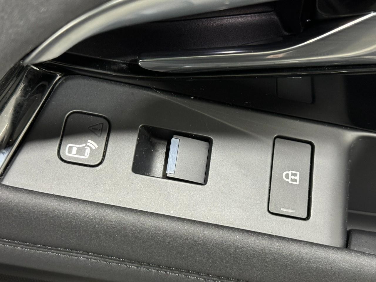 Land Rover Range Rover Evoque Vehicle Full-screen Gallery Image 21