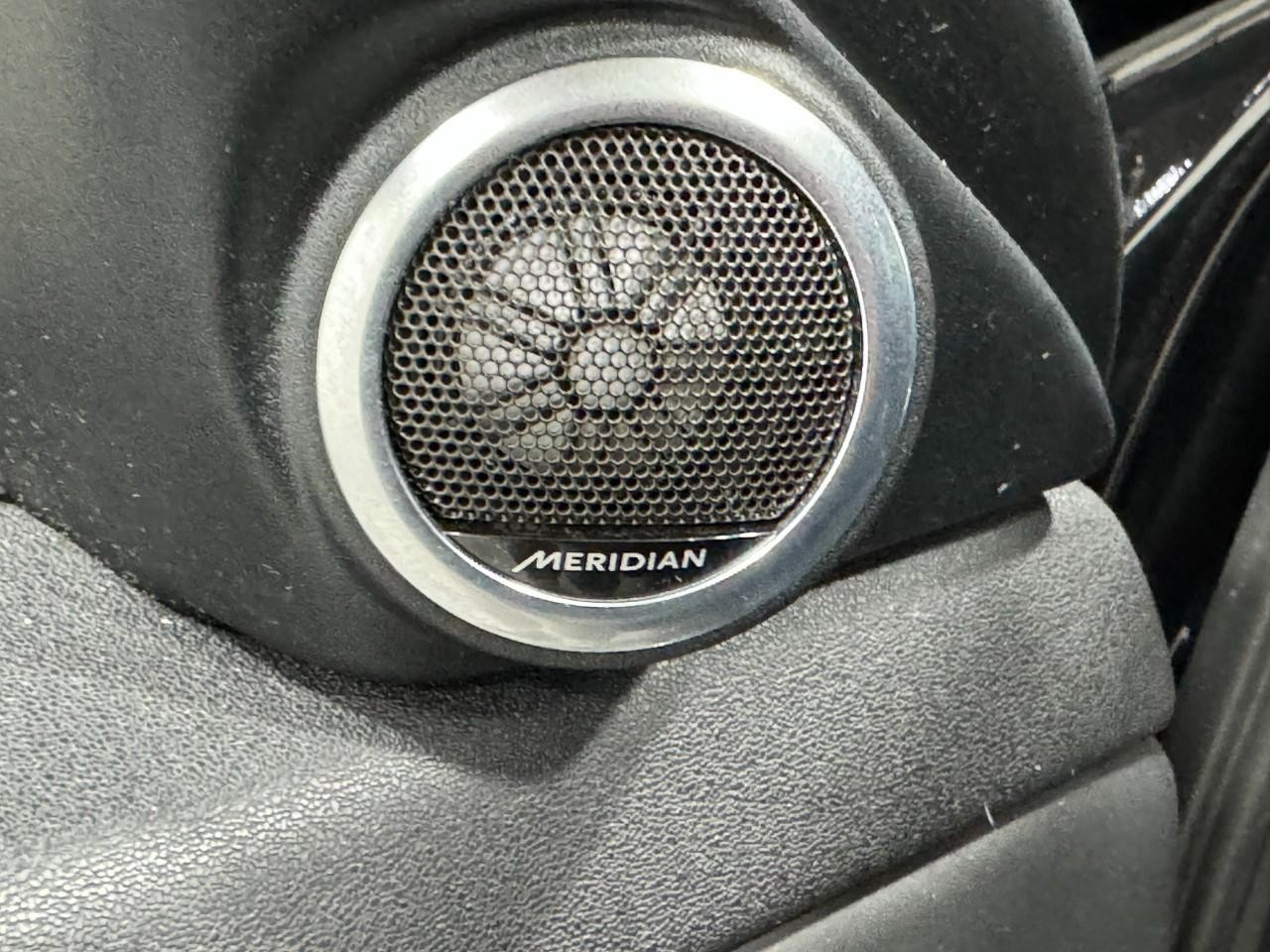 Land Rover Range Rover Evoque Vehicle Full-screen Gallery Image 22