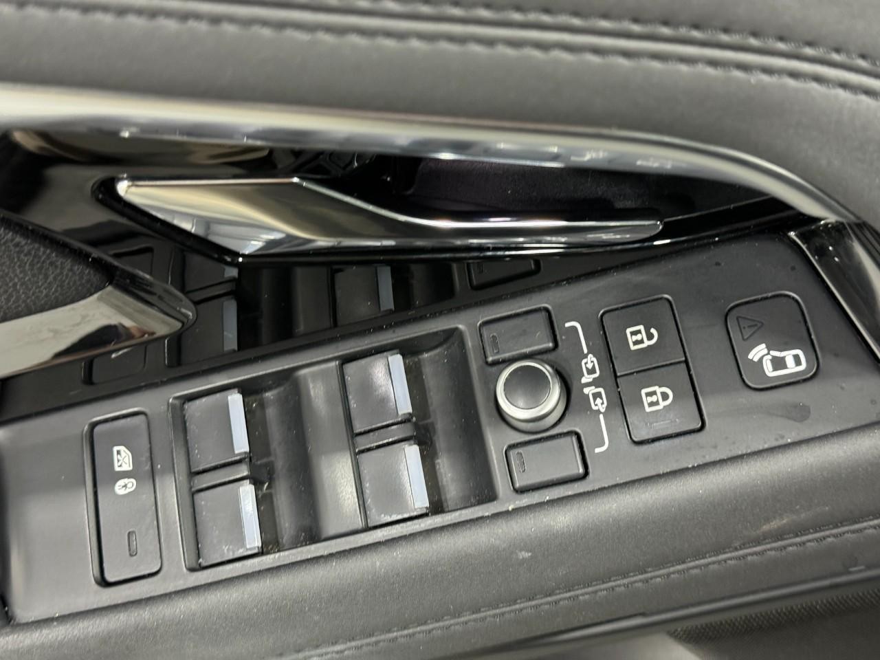 Land Rover Range Rover Evoque Vehicle Full-screen Gallery Image 23