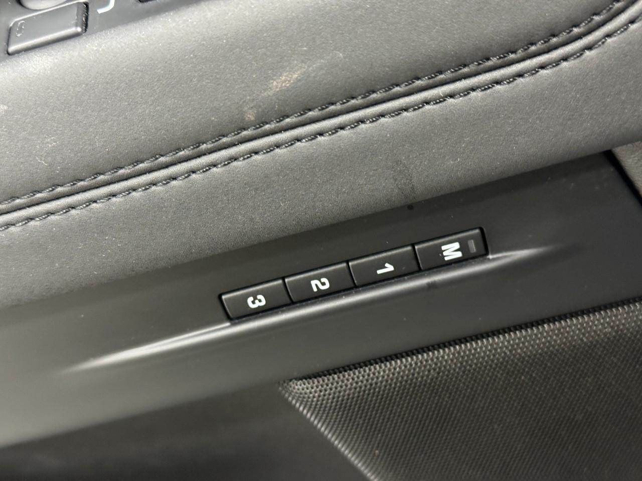 Land Rover Range Rover Evoque Vehicle Full-screen Gallery Image 24