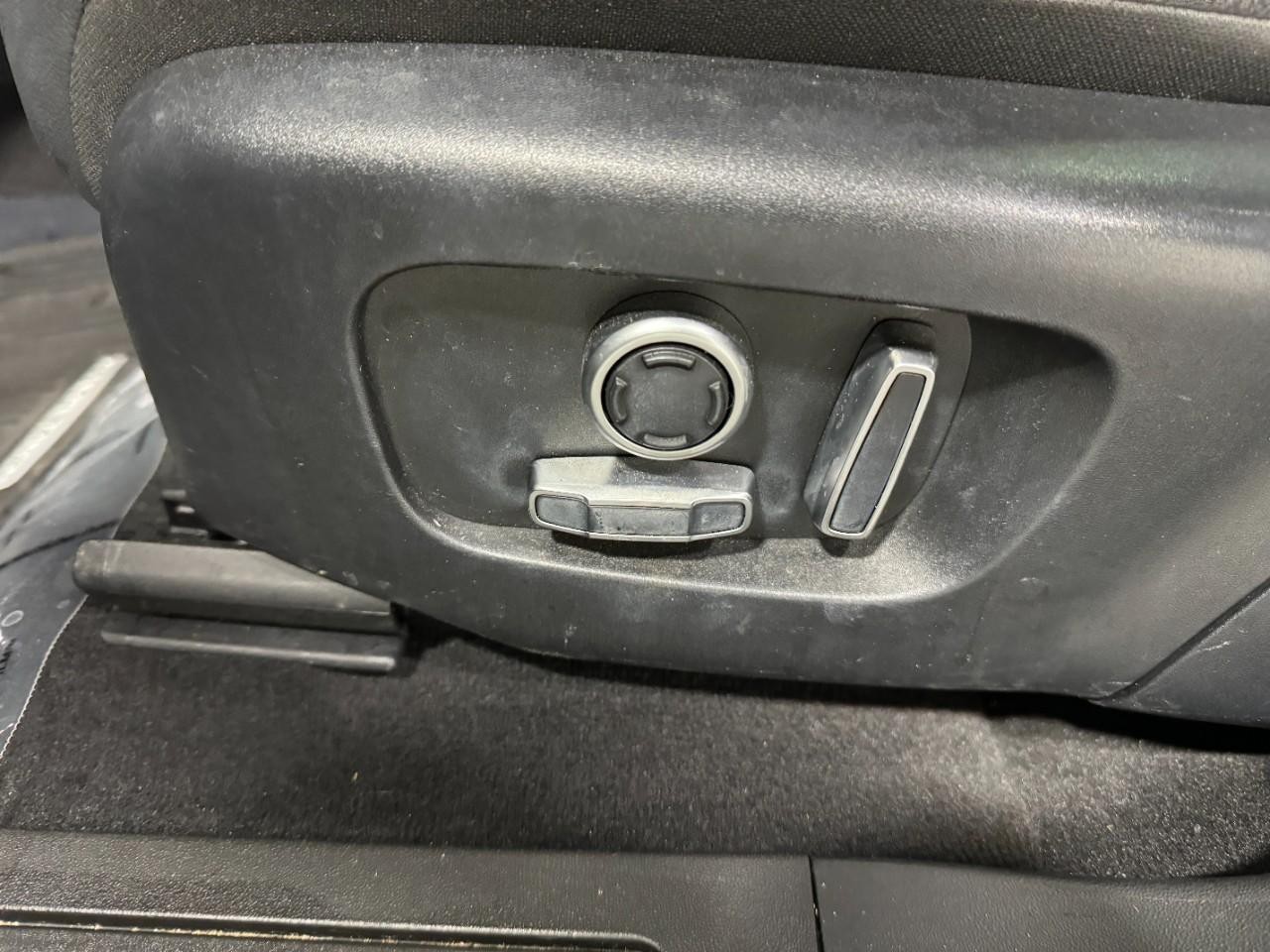 Land Rover Range Rover Evoque Vehicle Full-screen Gallery Image 27