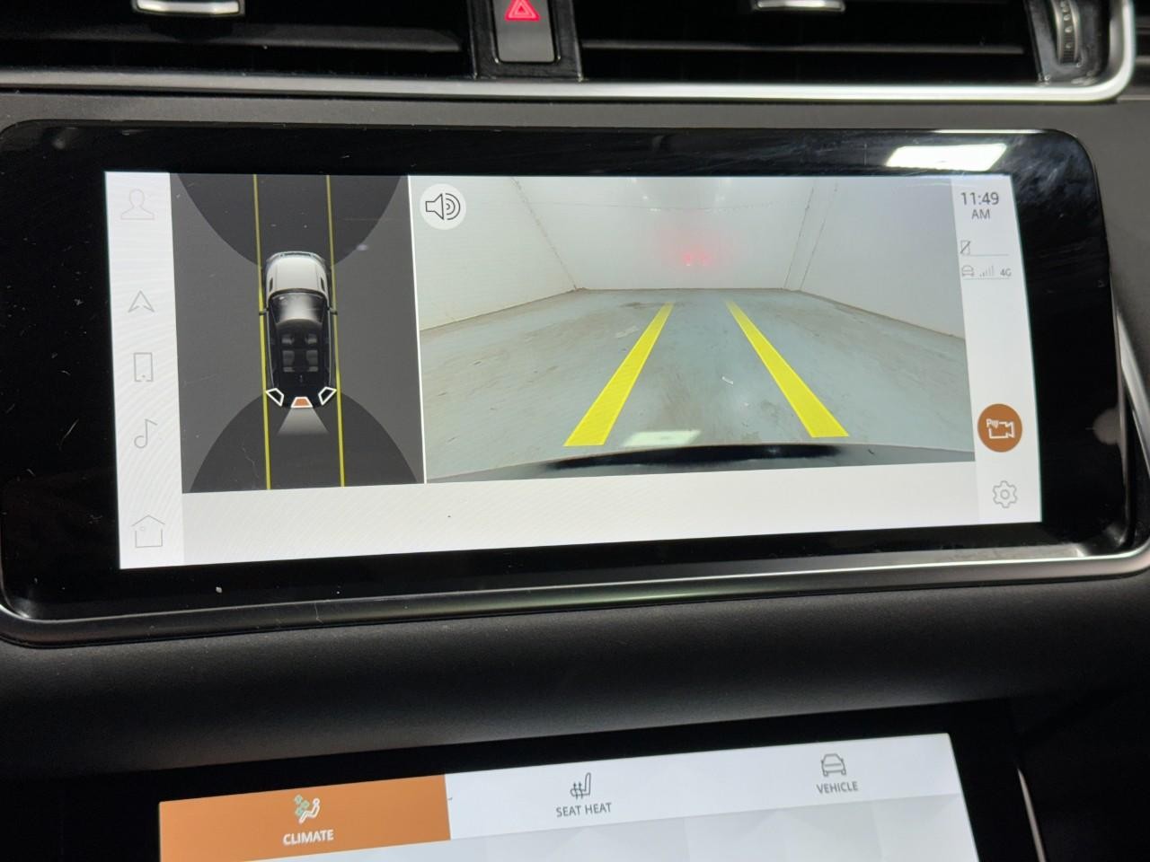 Land Rover Range Rover Evoque Vehicle Full-screen Gallery Image 32