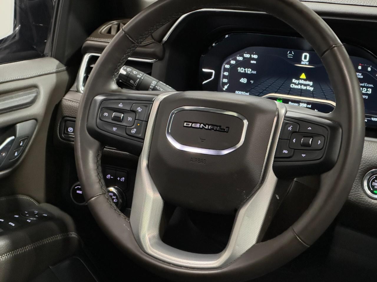 GMC Yukon Vehicle Full-screen Gallery Image 15