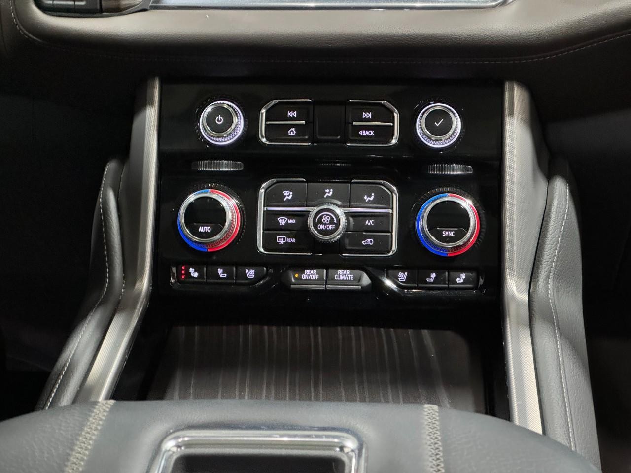 GMC Yukon Vehicle Full-screen Gallery Image 17