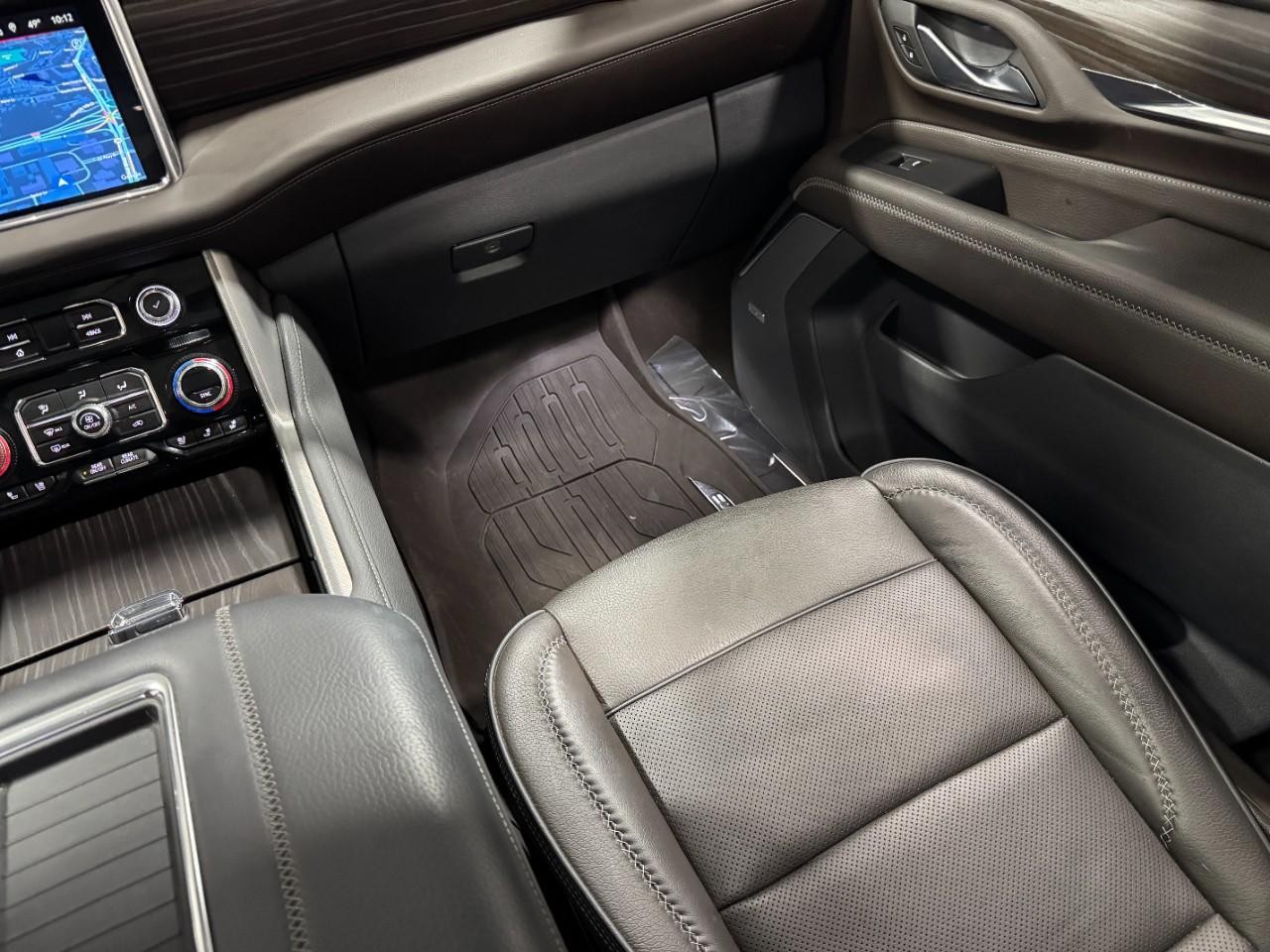 GMC Yukon Vehicle Full-screen Gallery Image 18