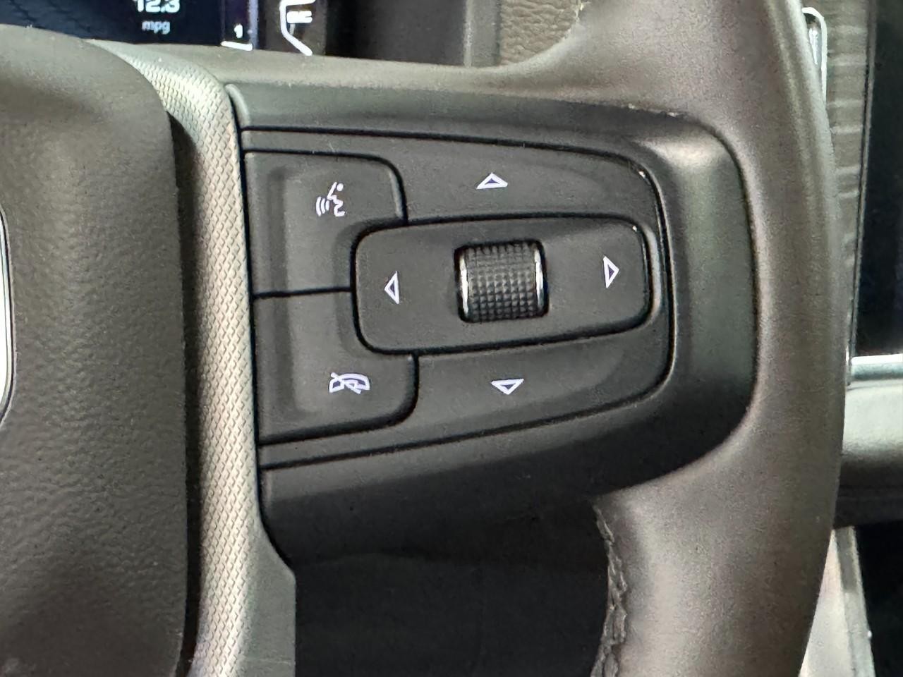 GMC Yukon Vehicle Full-screen Gallery Image 22