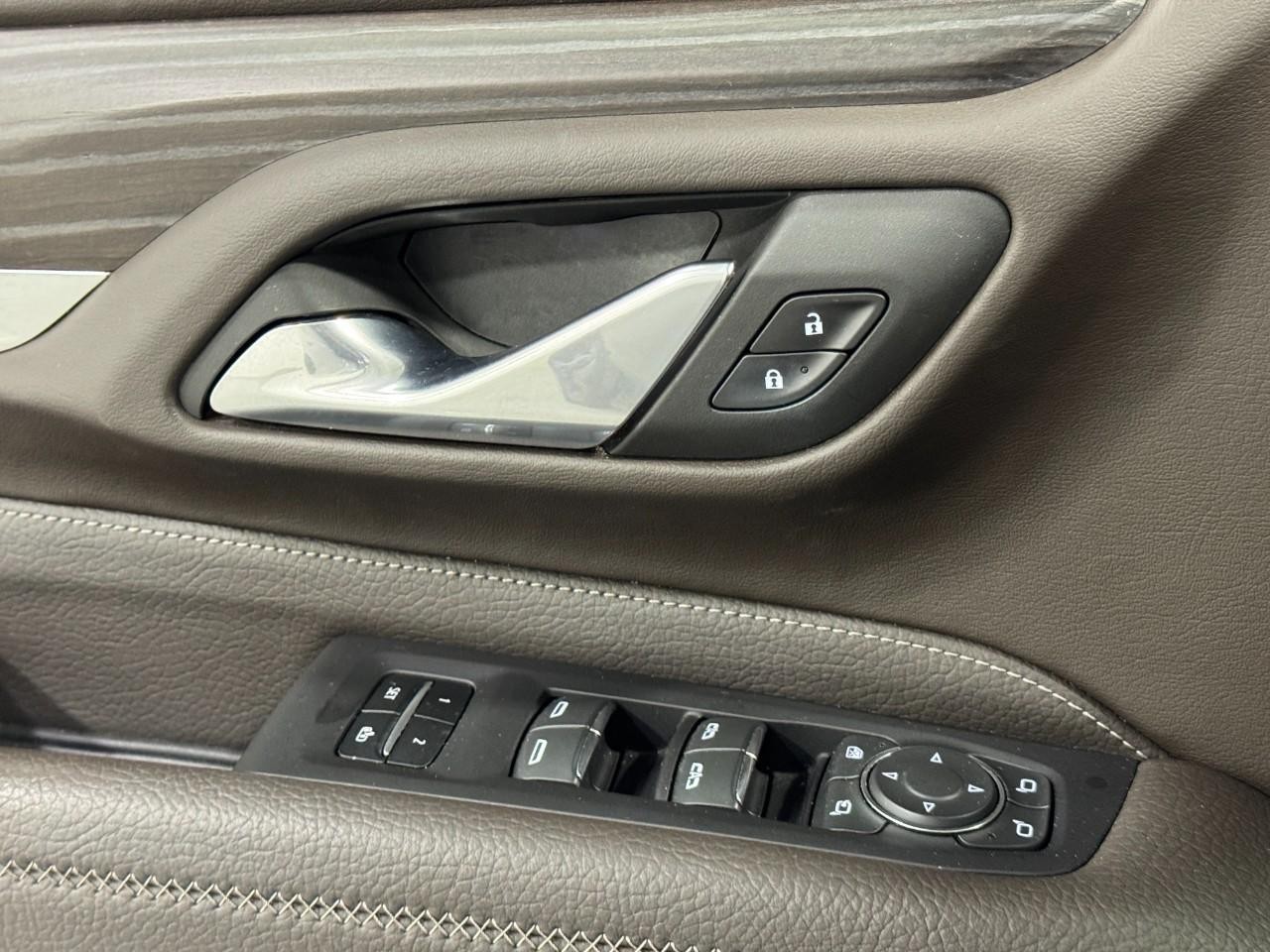 GMC Yukon Vehicle Full-screen Gallery Image 28