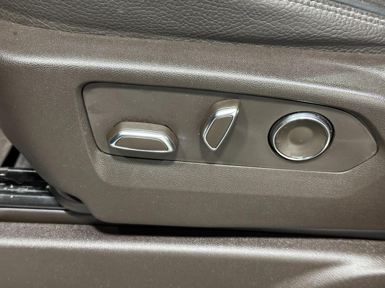 GMC Yukon Vehicle Full-screen Gallery Image 31